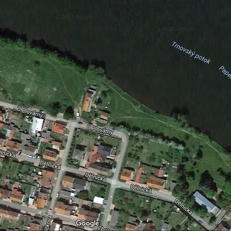 Lake House Near Prague 度假居